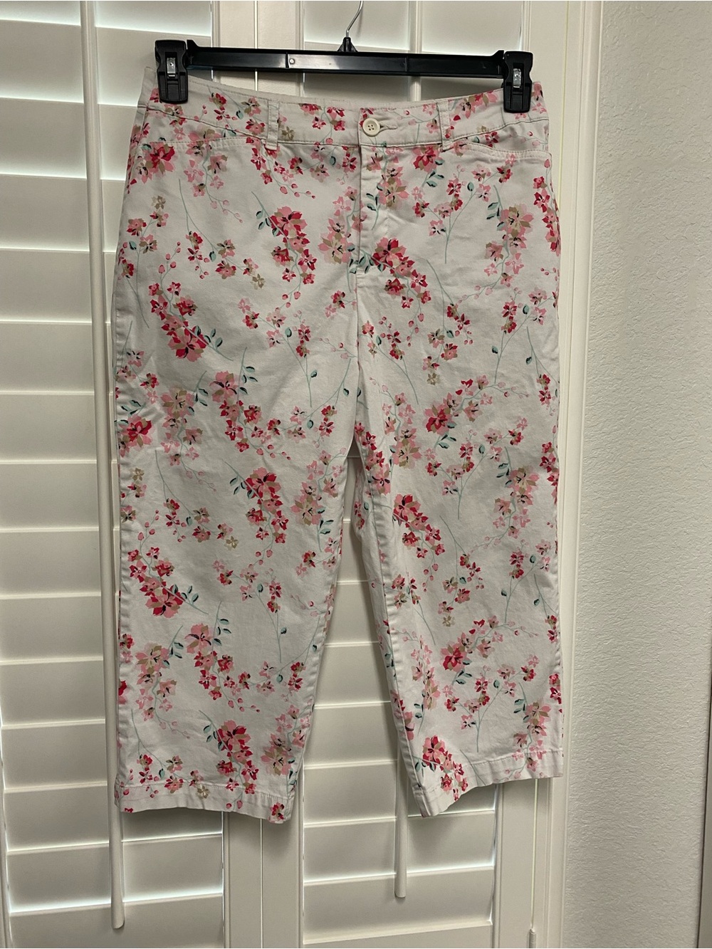 Croft & Barrow Classic Fit Floral Capri Pants White Pink - Size 12